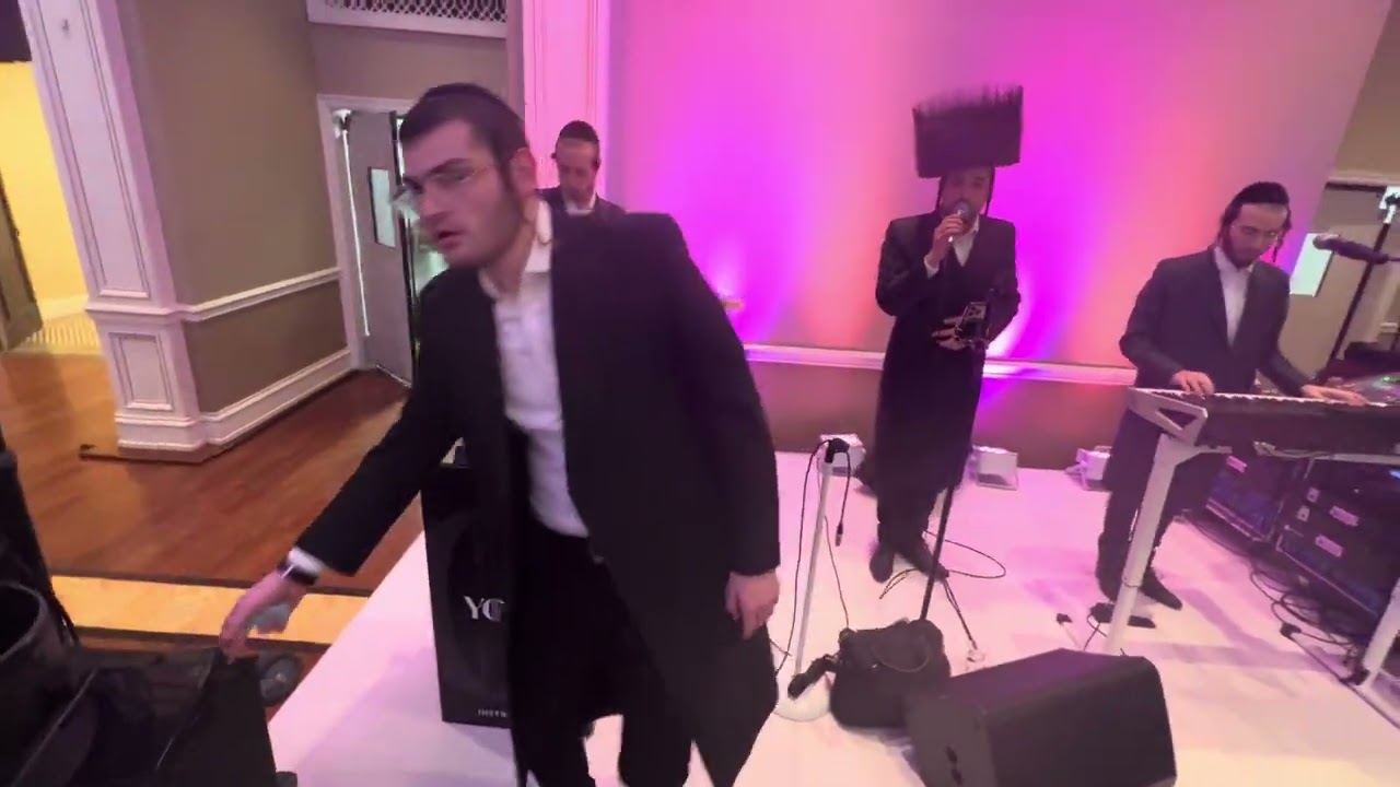 Yoiny Fischer on keys Meilech Braunstein fire 🔥