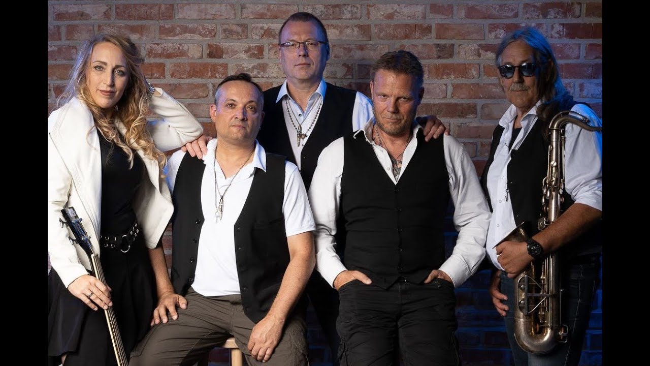 GLUTSUCHT (un)plugged Ensemble - Urbane Dekadenz / Akustik Version (Official Video)