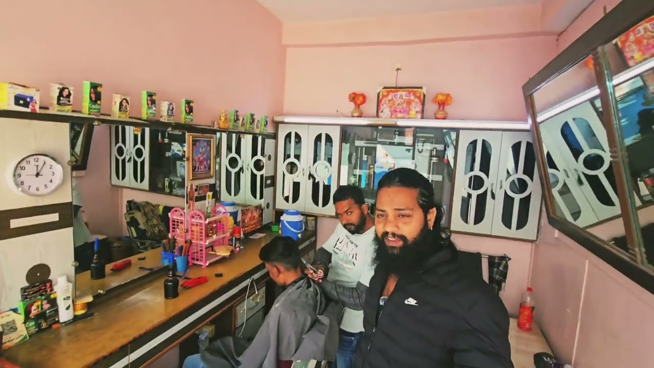 दाढ़ी और बालों की Care के साथ , गेहुं भी पिसवा लिया 