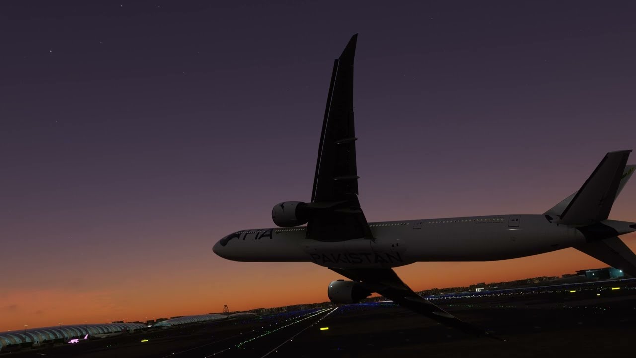 PIA 777-300ER Crash Landing at Dubai Airport