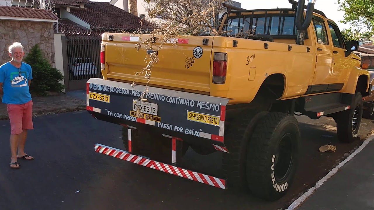 Chevrolet D 11000 cabine dupla transformado em uma picape.