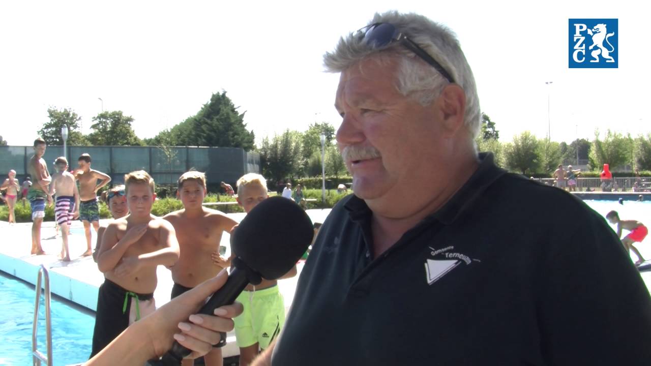 Topdrukte in openluchtzwembad Terneuzen