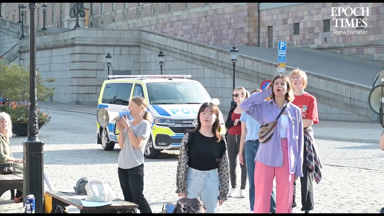 Greta Thunberg och Fridays for future ropar slagord mot Strömmer (M)