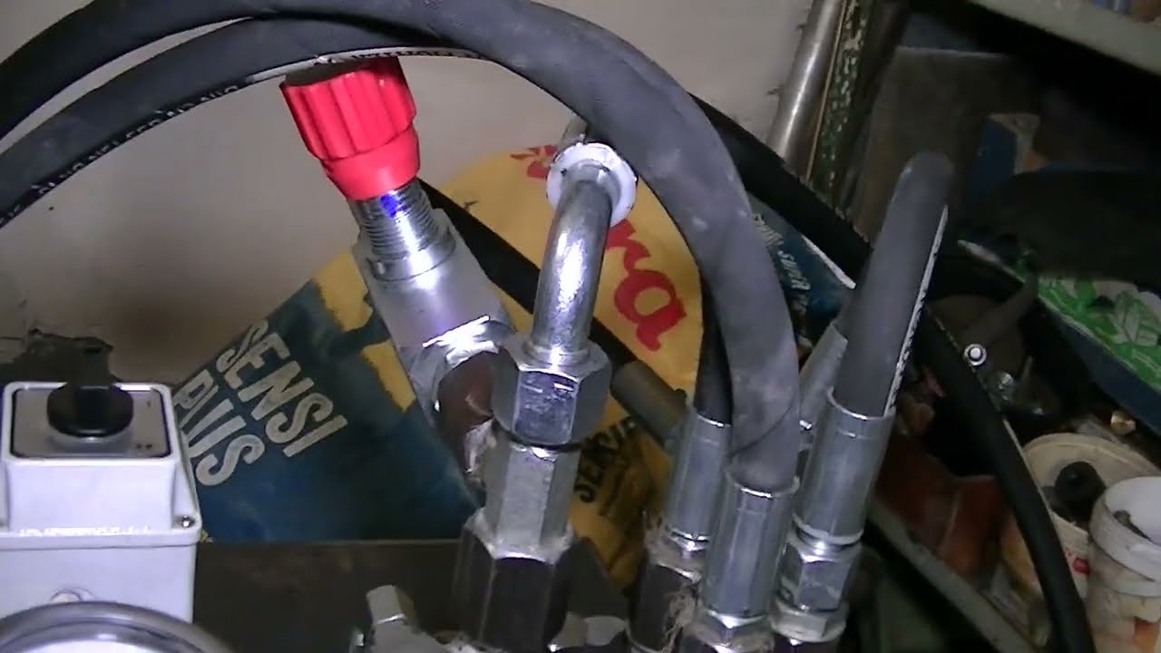 ZAWÓR HYDRAULICZNY DŁAWIĄCY W 1-STR dobrze zamontowany i wtryskarka działa dobrze