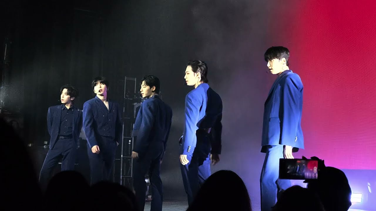 ONEUS - 덤벼 (Bring it on) @ Apollo Theater, New York, NY 01-12-23