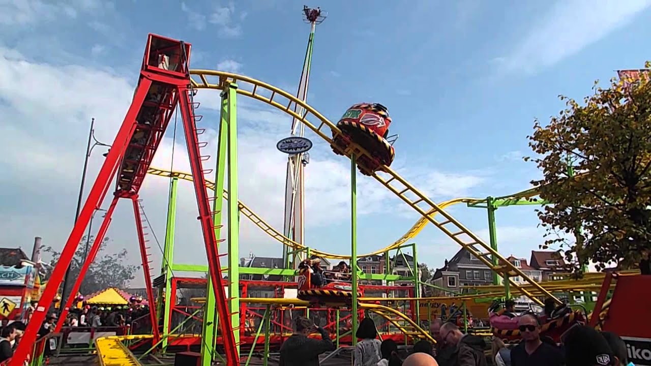 Supercoaster en de Naald tijdens 3 oktober feesten te Leiden