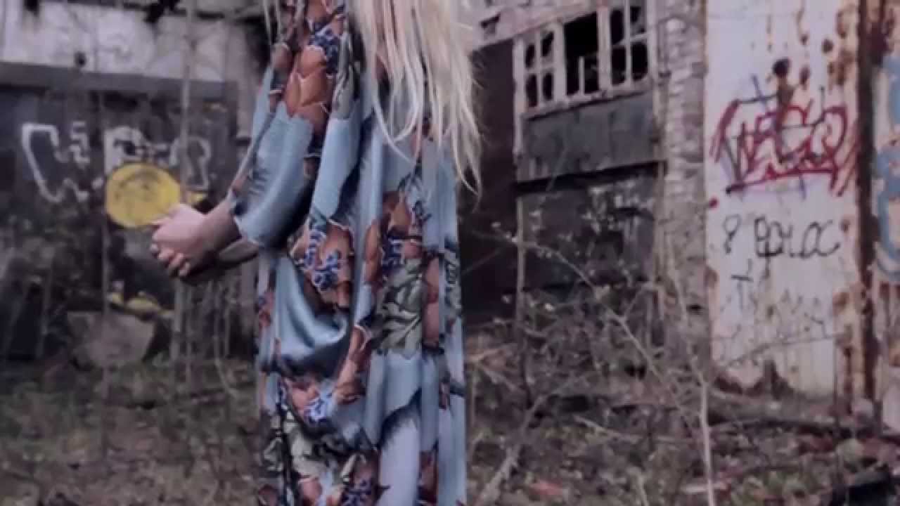 Twiggy Frostbite - Seashore (Official video by Petra Mases)