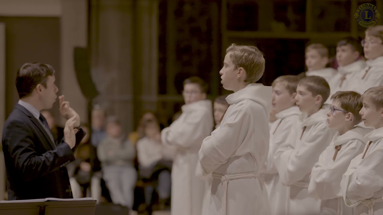 Madame par les Petits Chanteurs à la Croix de Bois