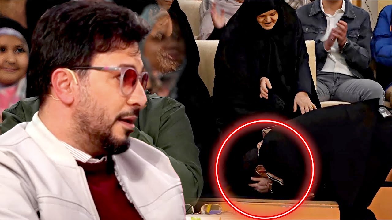 متسابق يقبل قدم أمه قبل تلاوة القران و يفاجئ لجنة التحکیم فی برنامج محفل القران