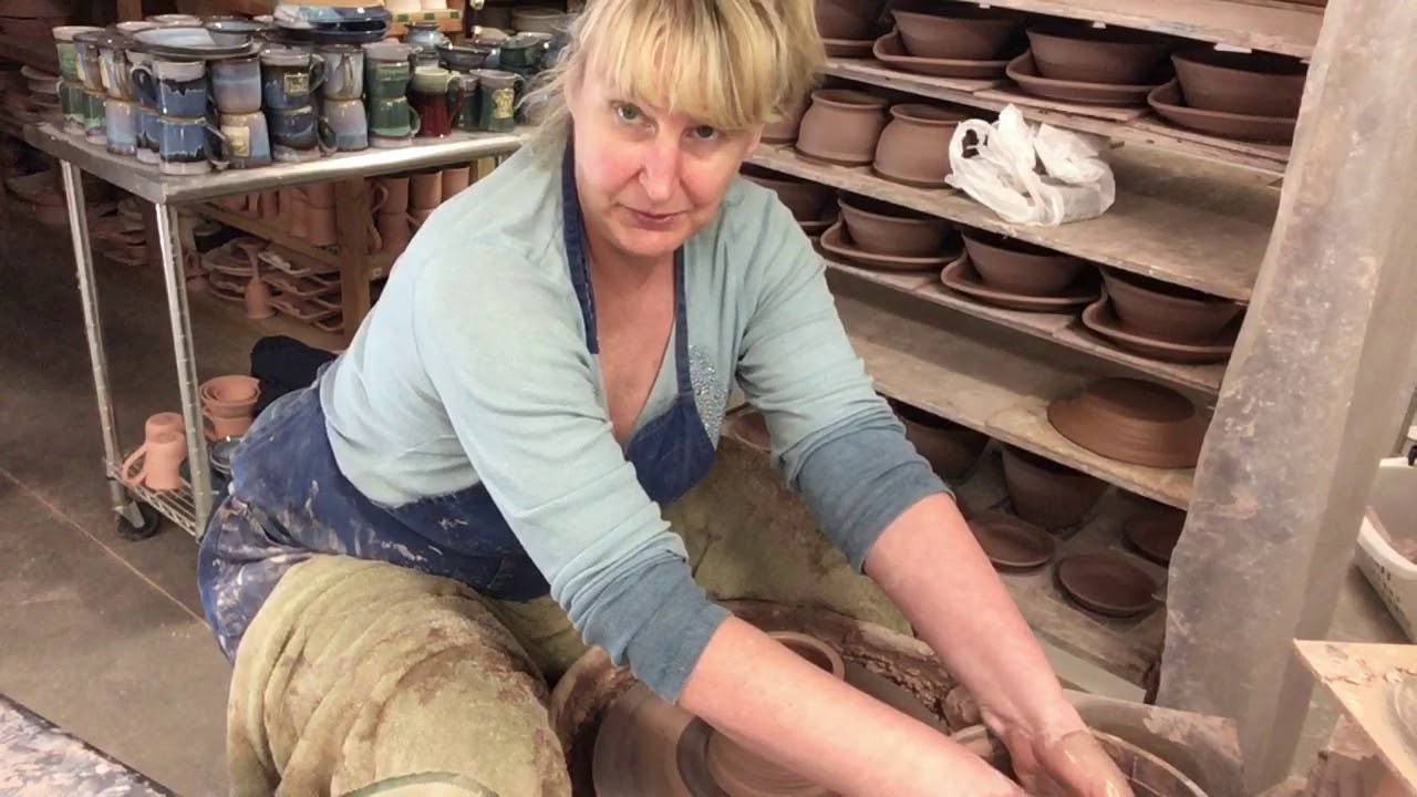 Weaverville Potter | THROWING A UTENSIL HOLDER ON THE POTTERY WHEEL