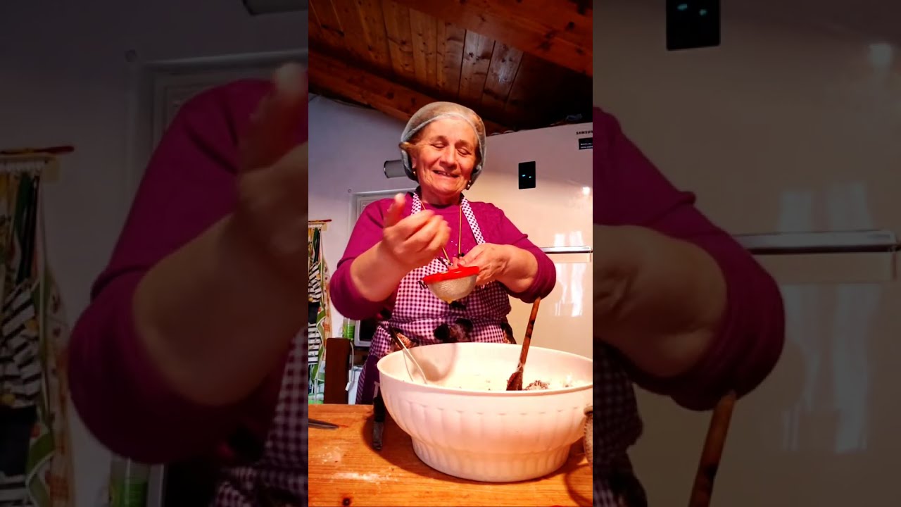 Susumelle o pittannei dolce tipico di Natale ripiene di crema frutti di bosco e crema d'arancia!