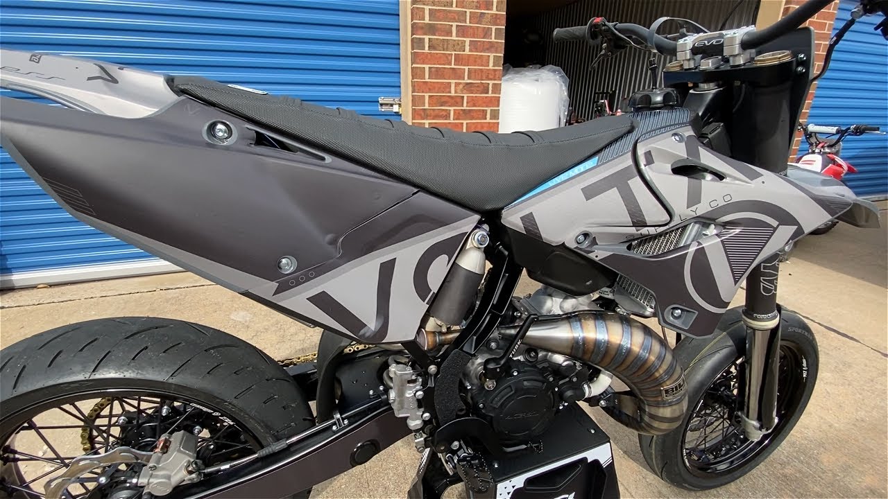 $1100 Insane Two Stroke Supermoto Build (Time-lapse)