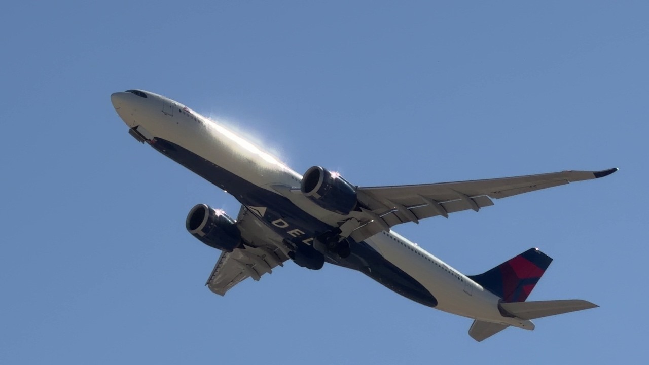 1R departure – Delta Air Lines Airbus A330-900 takeoff from Las Vegas | N410DZ