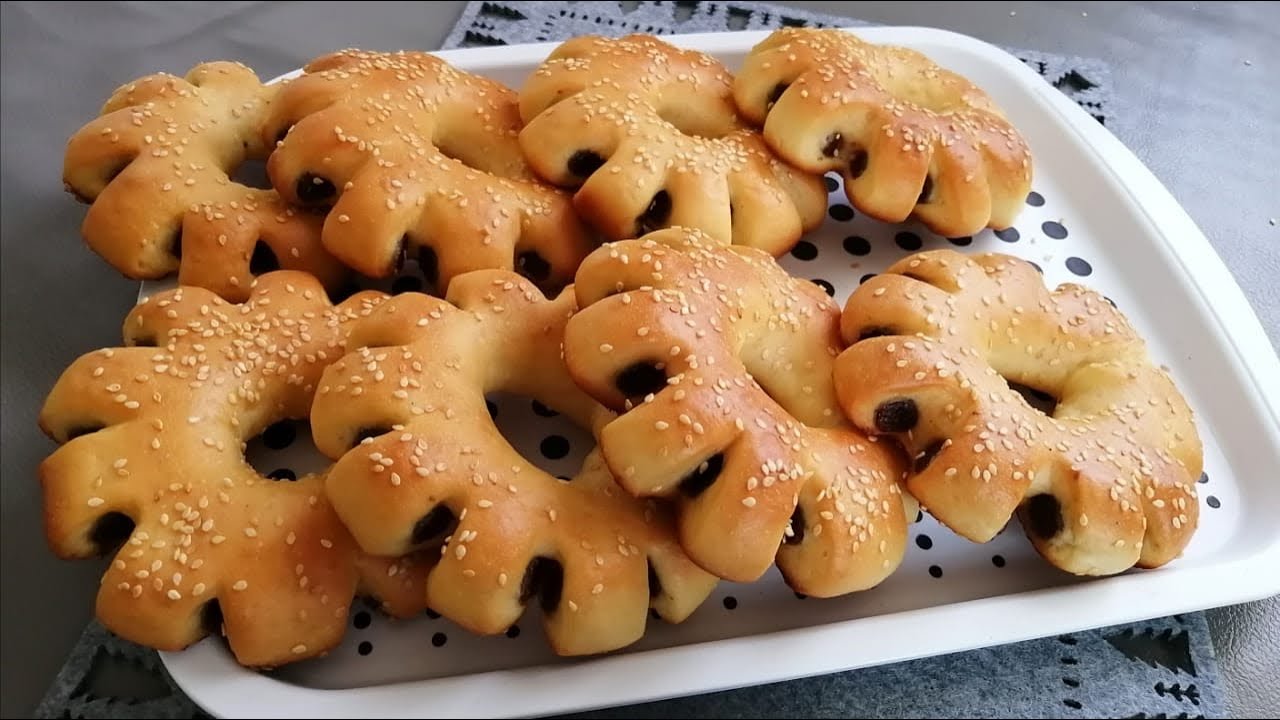 الترسة بالعجوة او كعك التمر بعجينة هشة وقطنية وبمكونات كلها فالبيت !! فطار يومي او سحور رمضان 👌😋
