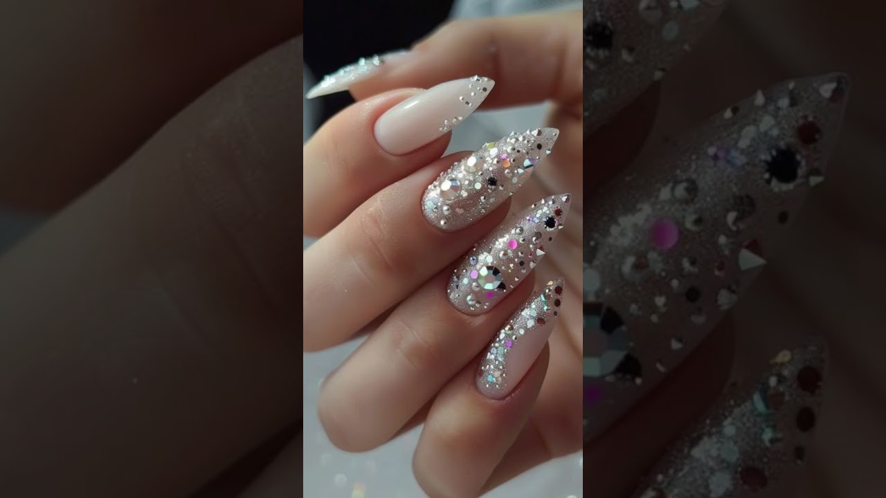#HolidayNailDesigns