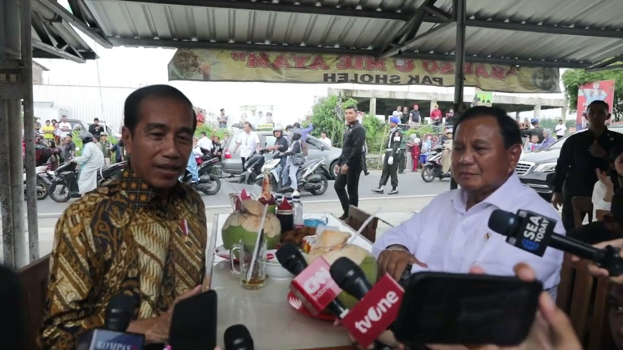 Jokowi dan Prabowo Santap Bakso Bandongan di Kios Kaki Lima Magelang