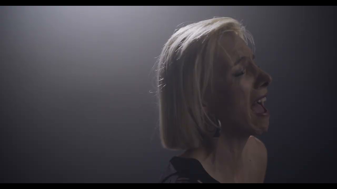 Czigány Judit - Mondd miért (Official Music Video)