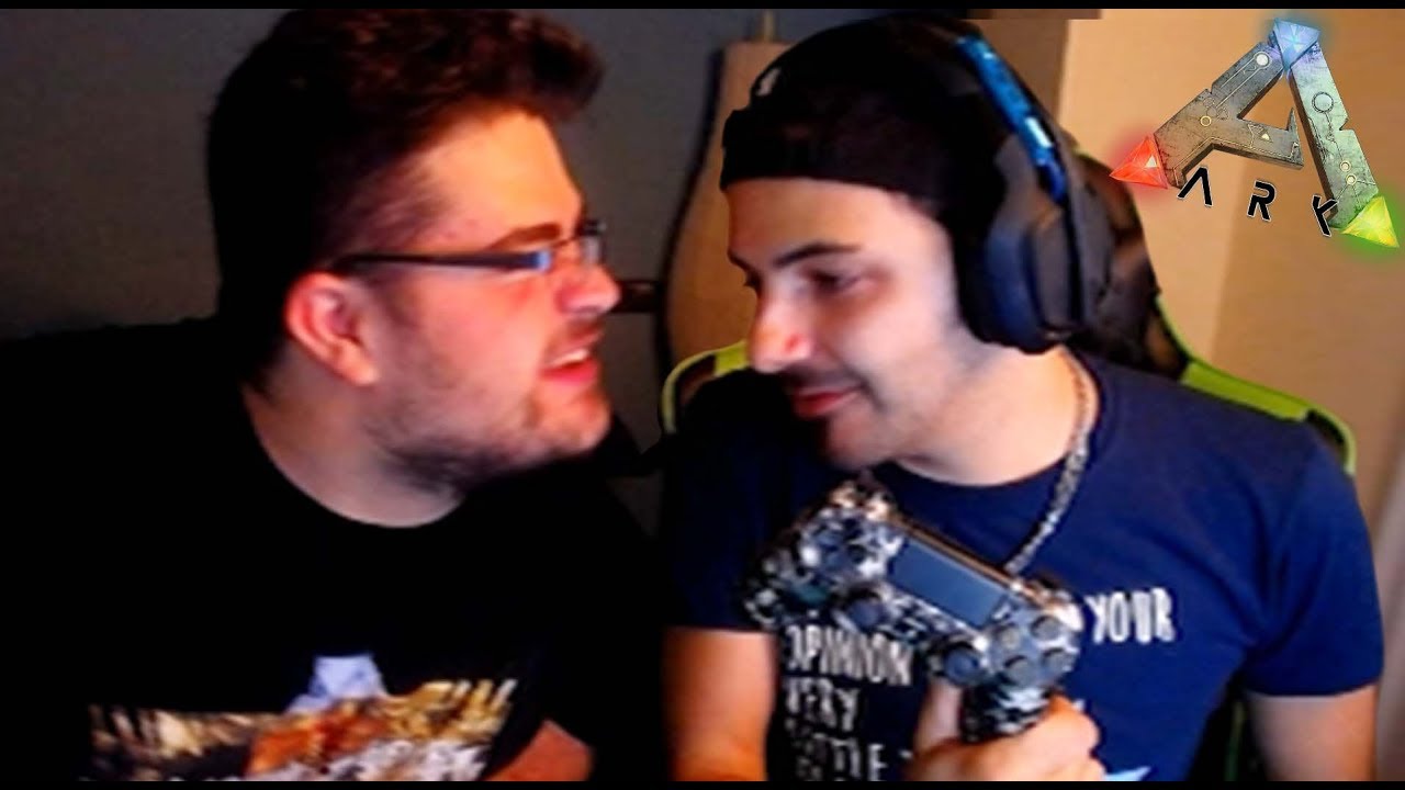 ARK EN PS4 CON NEFITA XDD (pantalla partida) - Nexxuz