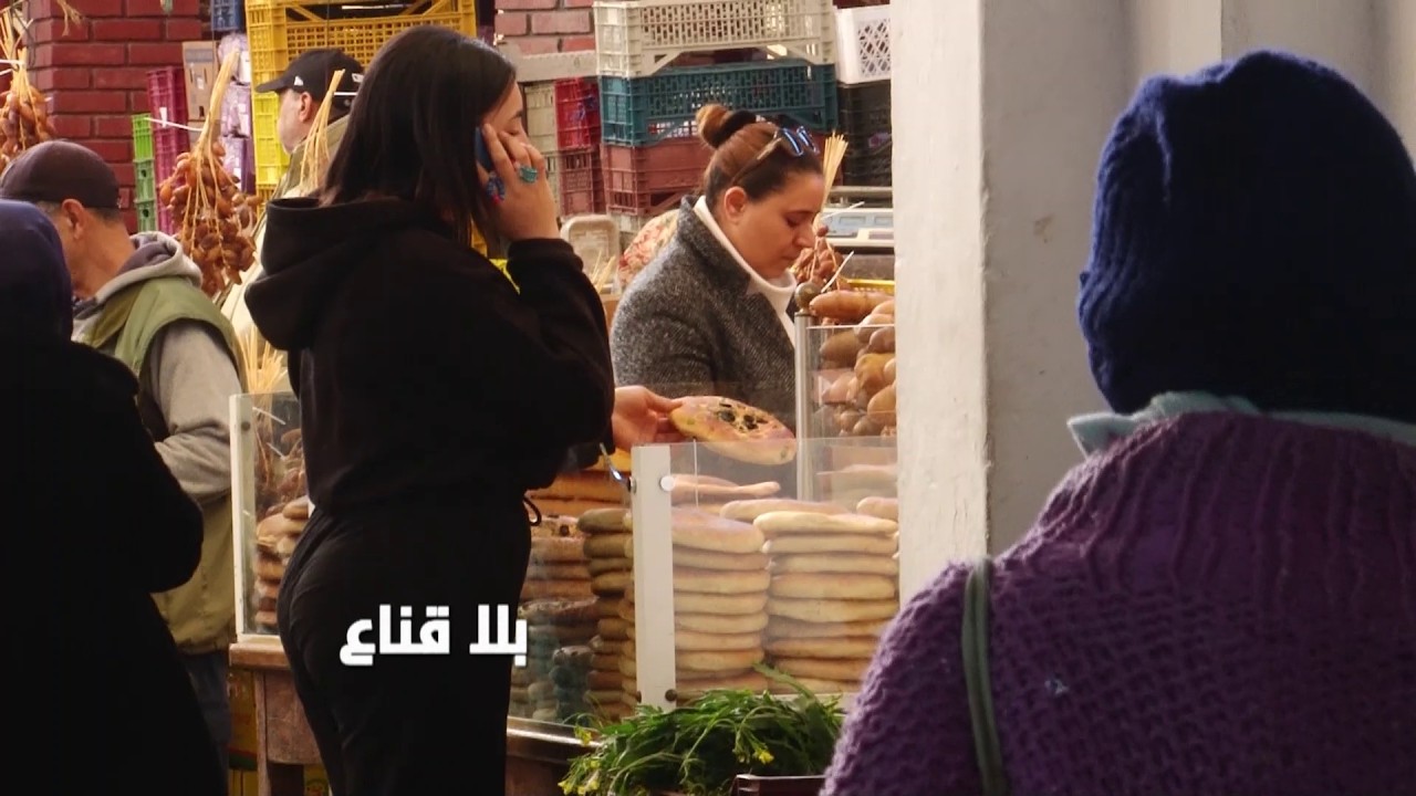 اكتظاظ رهيب على الخبز بأنواعه..التونسي ياكل بعينيه..يشري 7خبزات ياكل زوز والباقي علفة للبقر؟!