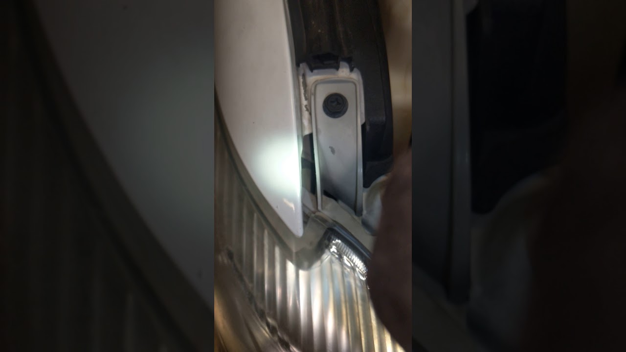 2011 Toyota Camry front side marker bulb replacement