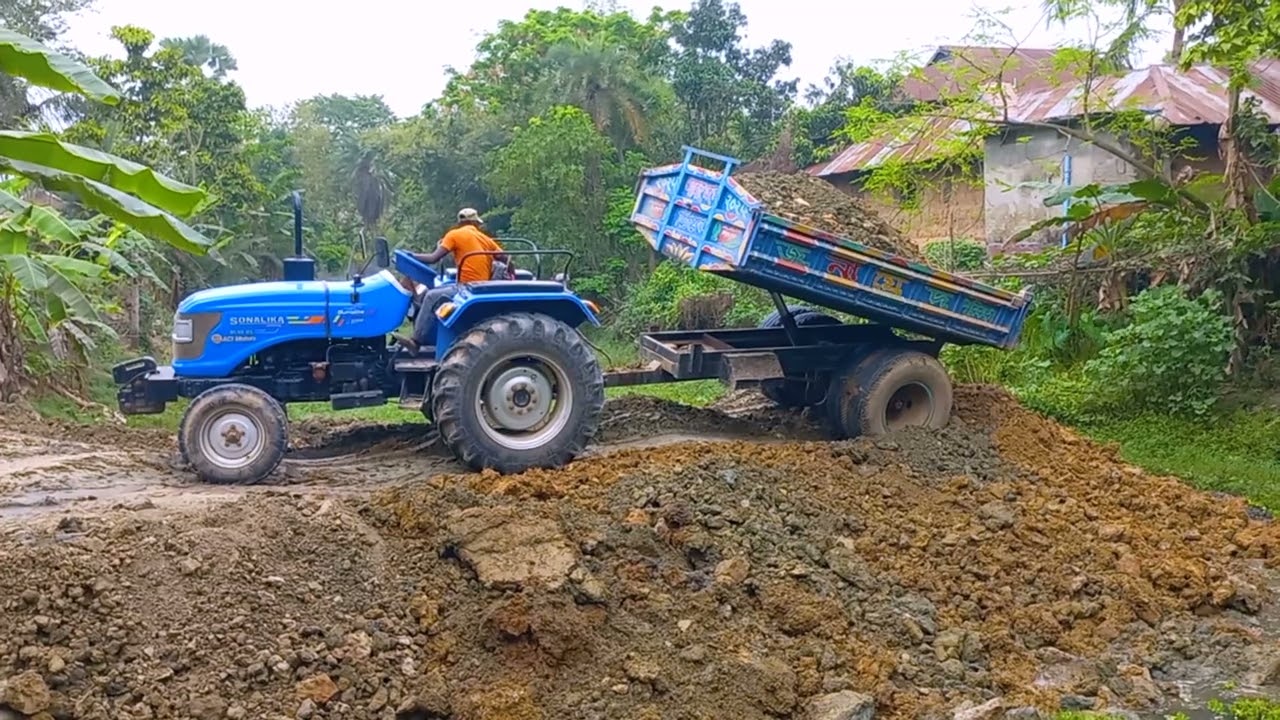 Village Canel Complately Loading Transporting Unloading CAT JCB Road Tractor