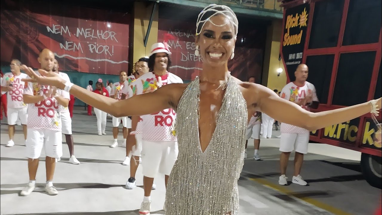 🎉 Belinha Delfim - Musa da Viradouro na Abertura do Rio Carnaval 2022