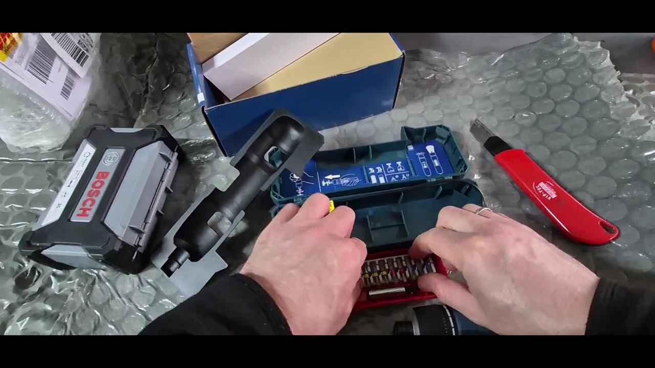 Bosch Professional Bosch GO 3 Akülü Vidalama ve Bosch Professional 35 Adet MultiConstruction