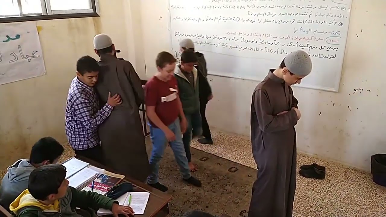 شرح كيفية صلاة الخوف عندما يكون العدو في غير جهة القبلة والقتال غير ملتحم 