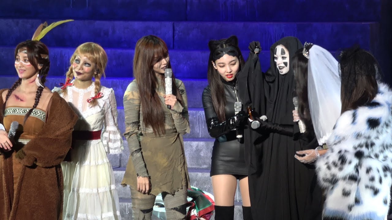 [4K] 181028 트와이스 할로윈 팬미팅 멤버들에게 선물을 주는 정연