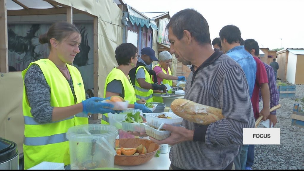 Video: Cooking workshops spring up at French migrant camp