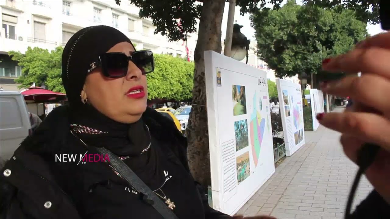 نخدم تاجرة..الديوانة ضرتني ونحاتلي فلوسي الكل "ولدي عمره 11 سنة خرج يبيع في الورد باش يصرف علينا "😔​