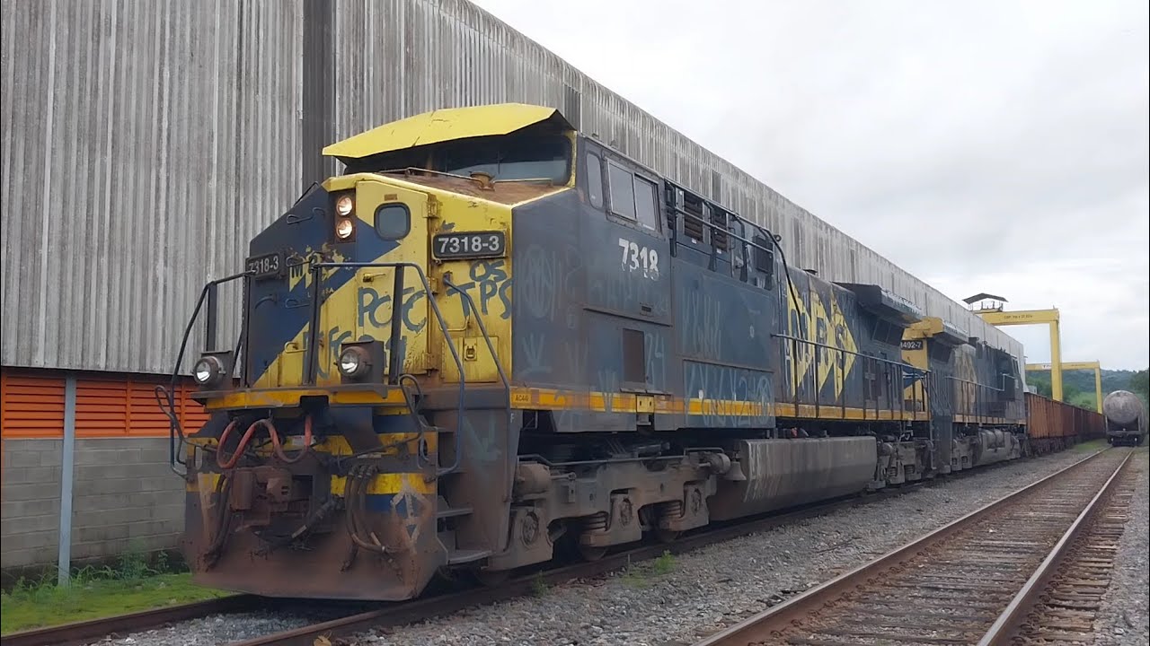 MRS - Trem de minério vazio (NVP) com dupla de AC44i #7318-3 e #3492-7 em Floriano.