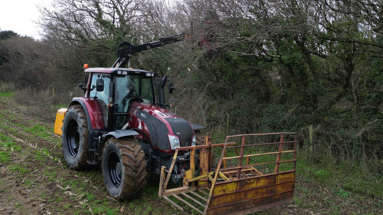 Mark Kingdon,Cutting back trees, Valtra T203, McConnell, Saw blade