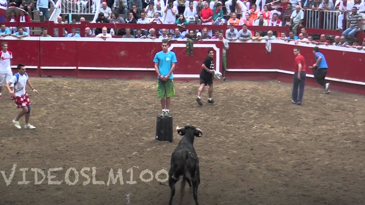 VILLAFRANCA vacas en plaza 18 septiembre 2012