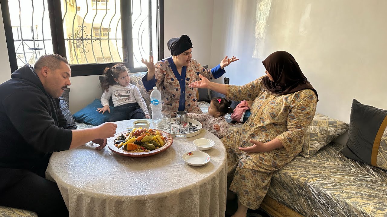 هجمنا على امي فاتي سمية ضربو سمية تتشكا من فاتي قهواتهم😡