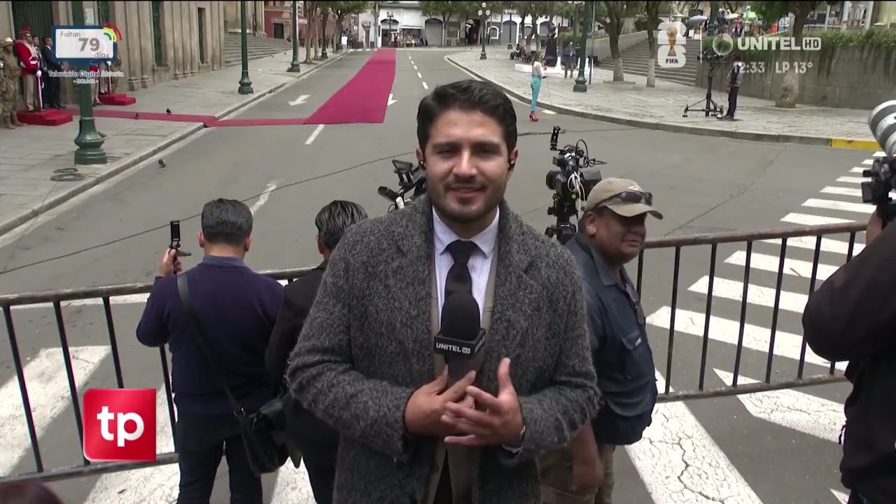 El Rey de España se reunió con Paz y paseó por la plaza Murillo