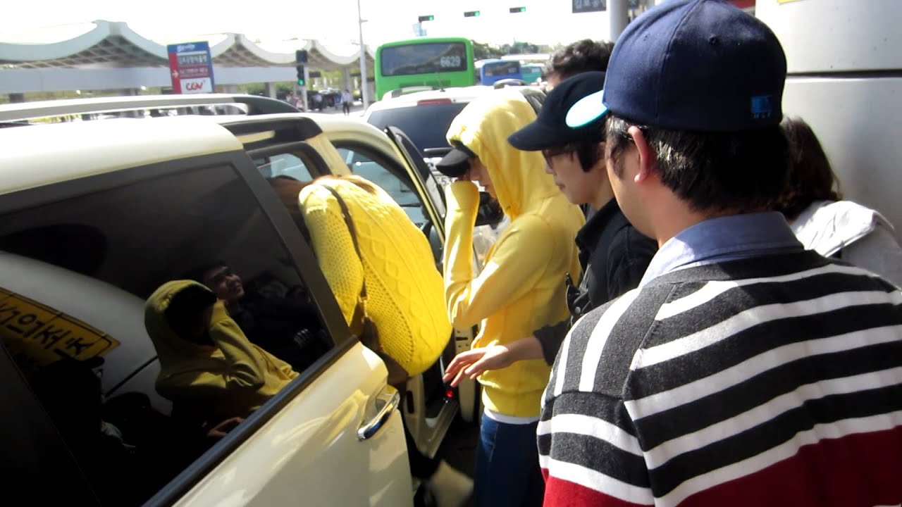 121003 SNSD arrived Gimpo Airport [FANCAM]