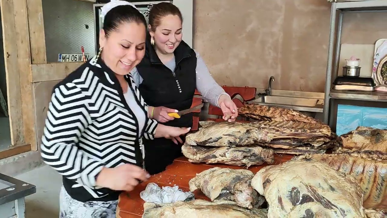 Stilistul Pana de la Strehaia: A luat de la afumătoare afumăturile și le pune la Frigo !! 🥩🥓♥️