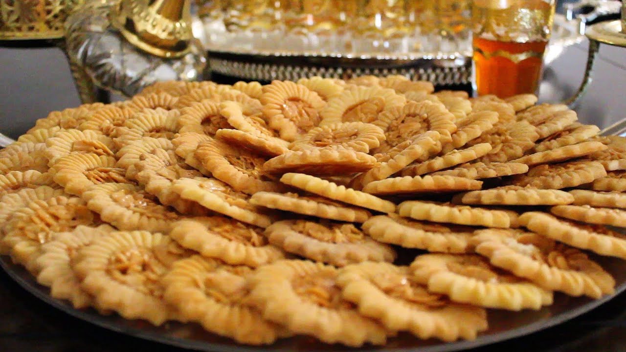 من ارقى والذ الحلويات ديريها بتحميرة الوجه خطيرة رائعة شكلا ومضمونا/صابلي الشميشة او النوكا