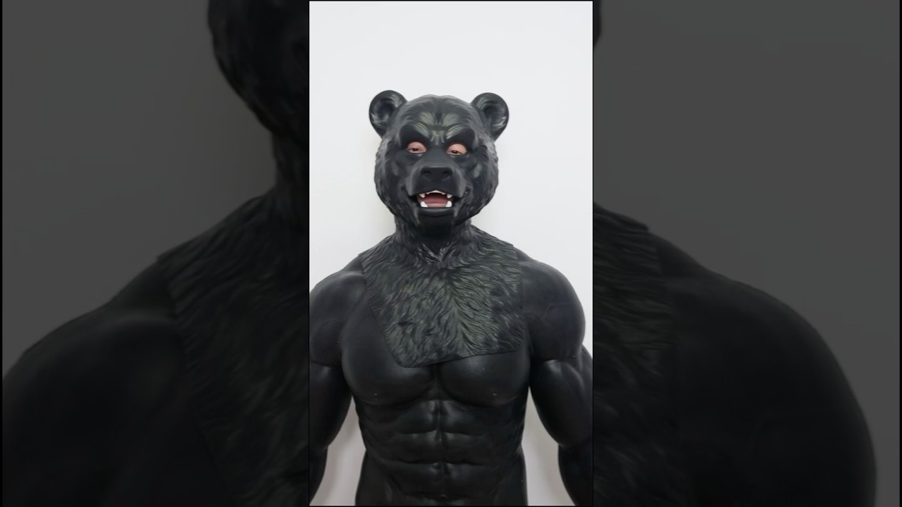Interesse an einem muskul&ouml;sen B&auml;ren? 🐻#smitizen #kost&uuml;m #maskenmann #fyp #costumeideas #silicone