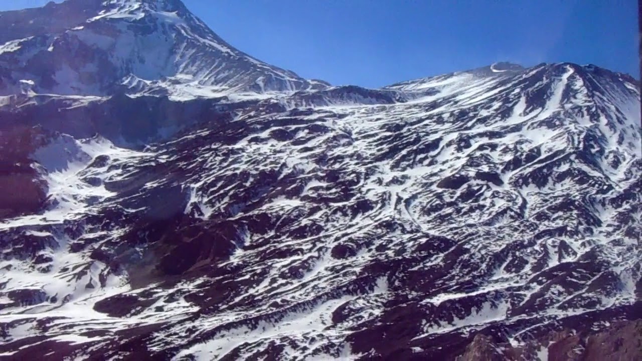 Equipo de profesionales de SERNAGEOMIN sobrevuela Volc&aacute;n Tupungatito