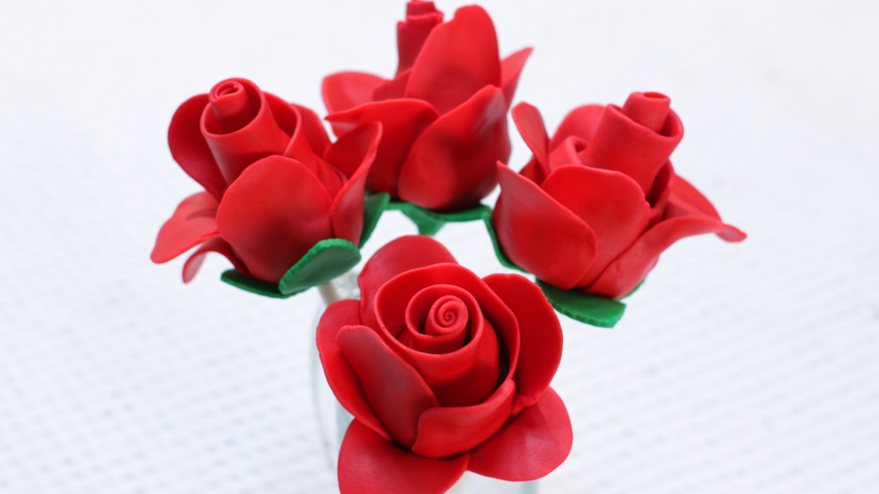 How to Make Chocolate Covered Strawberry Fondant Roses - Easy Fondant Roses Recipe