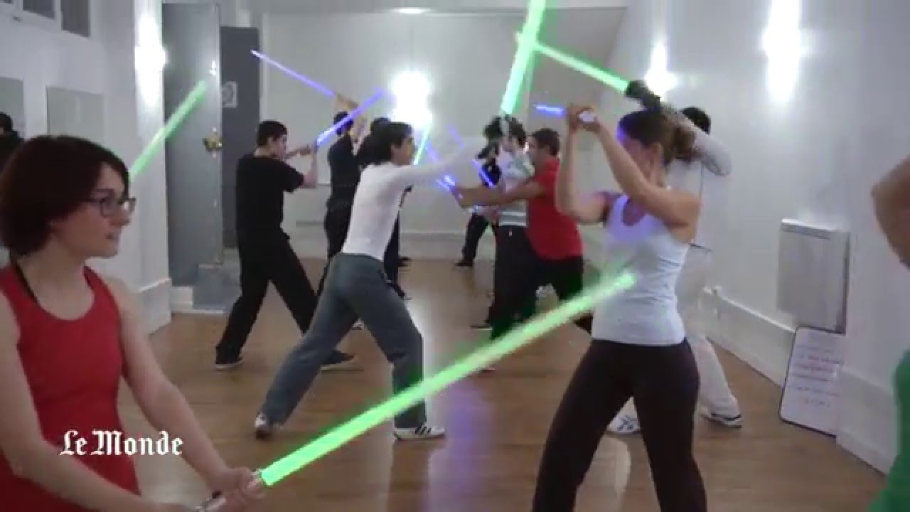 On a testé les cours de sabre laser - Le Monde