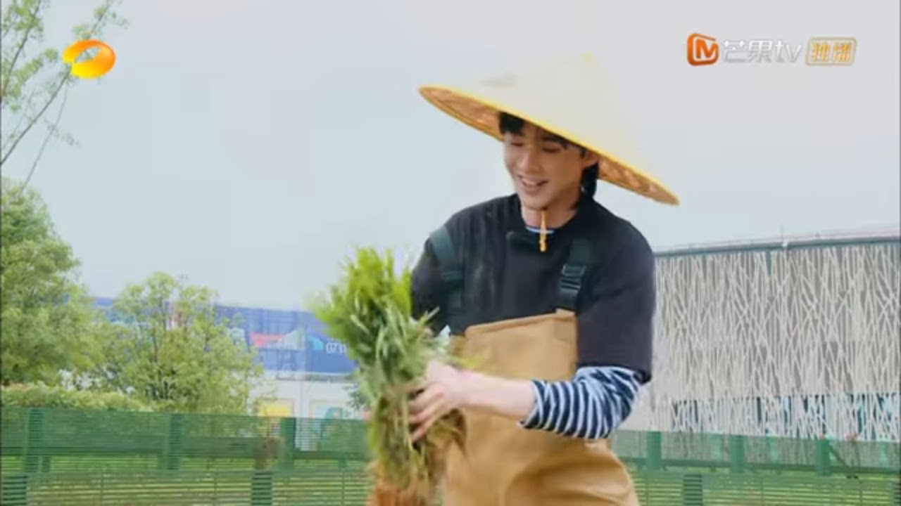 刘宇宁无处安放的大长腿 直接跪着插秧 《鲜厨100第二季》 Fresh Chef 100 S2 EP9丨MangoTV