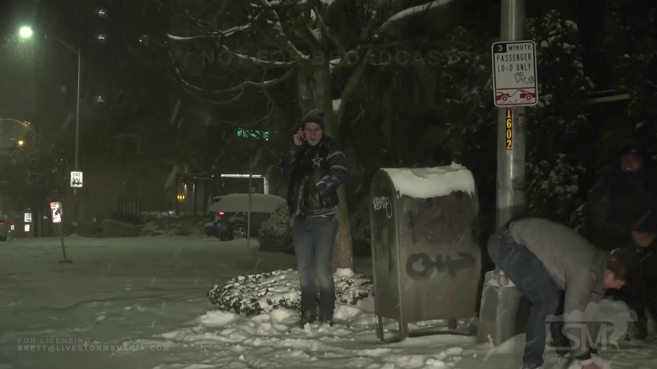02-13-2021 Seattle WA - Significant Winter Storm - Stuck Bus - Happy Snow Fans