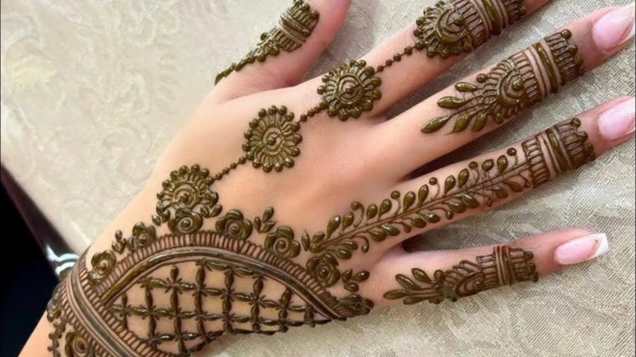 Mahndi ka design dikhaye❤️🥰🥰🥰