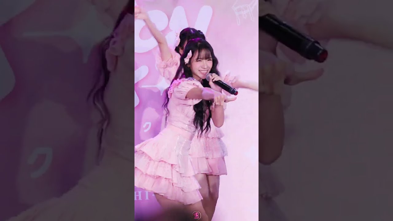 Hoop BNK48 Fancam - BNK48 19th Single “Colorcon Wink” Roadshow : Central Chonburi 2025:130925- 4K