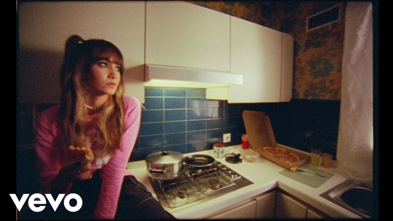 Aitana - = (IGUAL) (Lyric Video)