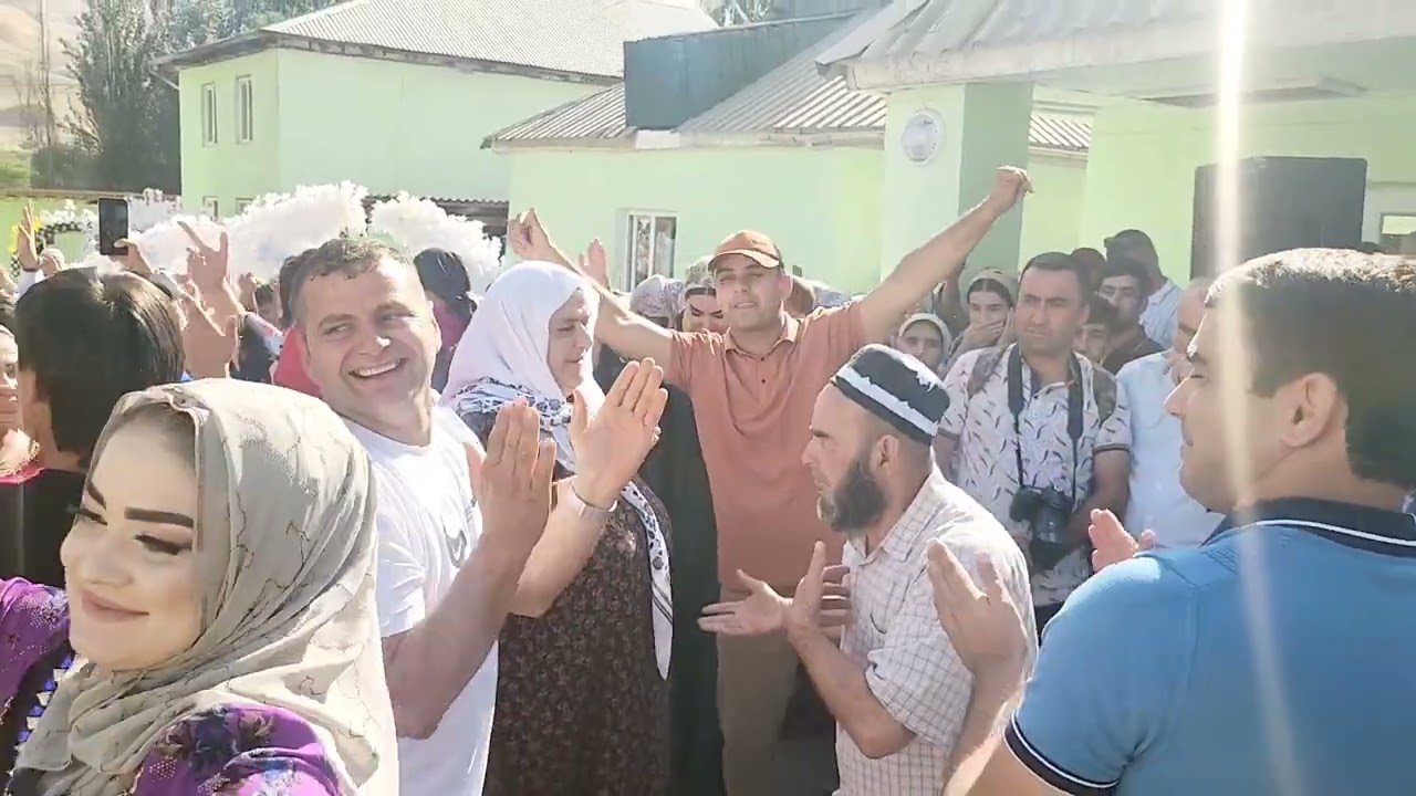 АРУСРО БА ХОНА ОВАРД САМАРДИН УСТОД ХАЙРИДДИН БАЗМИ ГИЗАЛЛА КАРДУ БА ХОНАИ БАХТУ УМЕД ГУСЕЛ КАРД.