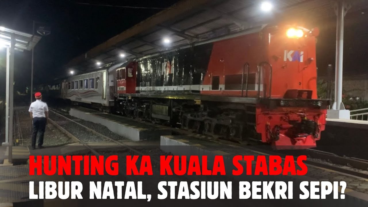 Momen KA Kuala Stabas Berhenti di Stasiun Bekri Lampung Tengah di Sore Hari